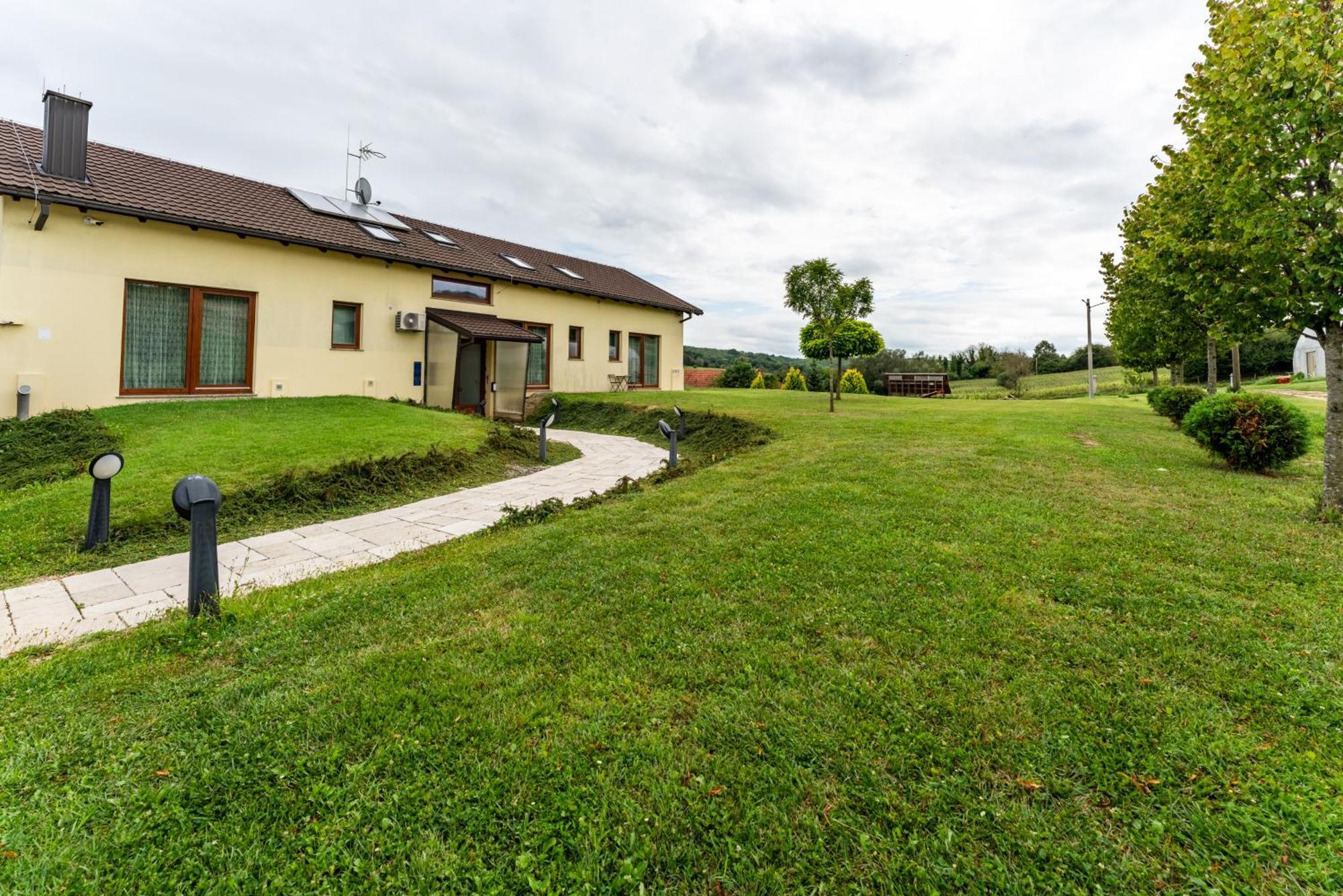 Bed&Breakfast Vinarija Coner 别洛瓦尔 外观 照片